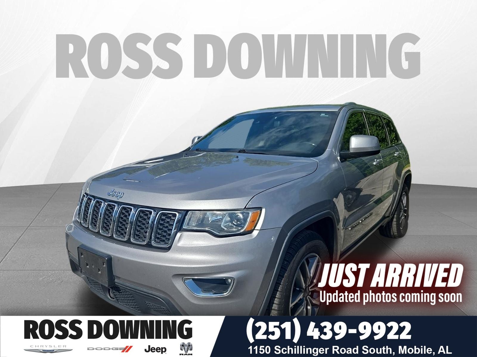 2020 Jeep Grand Cherokee Laredo E in Billet Silver Metallic Clearcoat — front three-quarter view